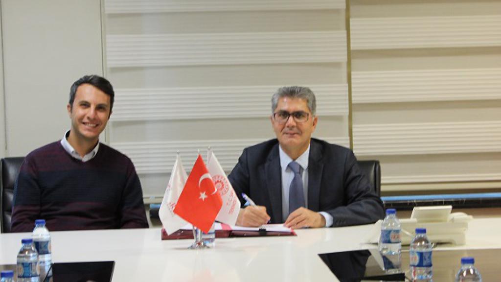 Tıbbi Cihazlar Finansman Desteği Programı Kapsamında “Cerrahi Ameliyatlarda Kullanılan Kanama Durdurucular İçin Klinik Çalışmalarla MDR Gerekliliklerinin Kazanılması” Projesinde İmzalar Atıldı